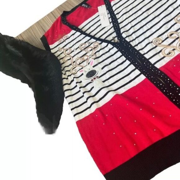 Berek Womens Holiday Vest With Detachable Faux Fur Collar & Reindeer embellished - Picture 5 of 9